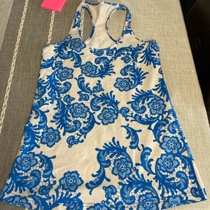 Fun print; Lululemon top! ❤️